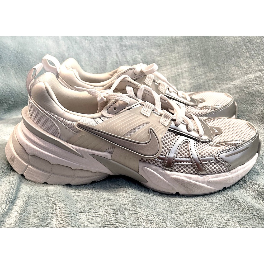Nike V2K Run Metallic Silver Women's Size 8.5 FD0736-104